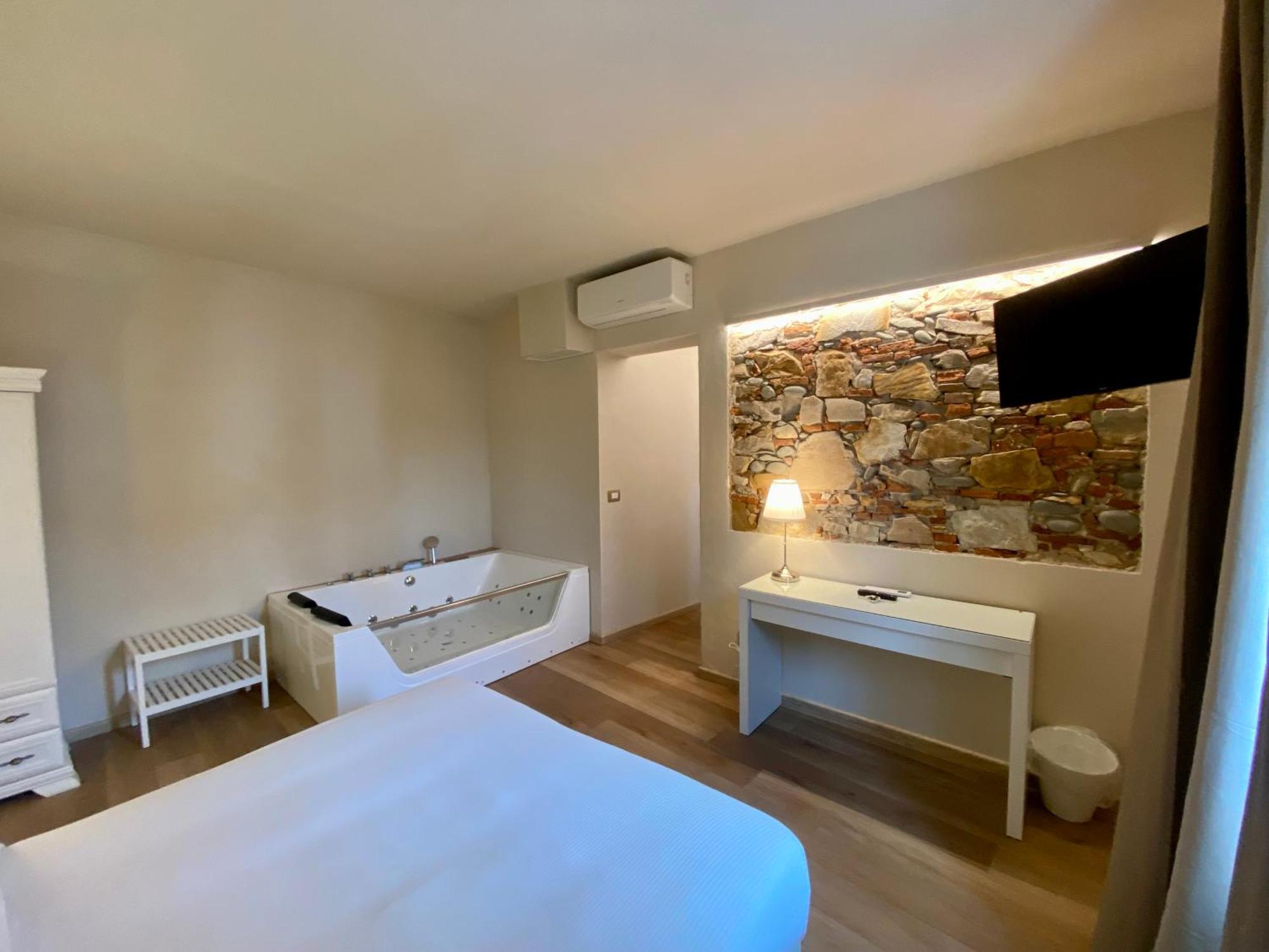 Il Tiglio Jacuzzi&Sauna Lucca Dış mekan fotoğraf