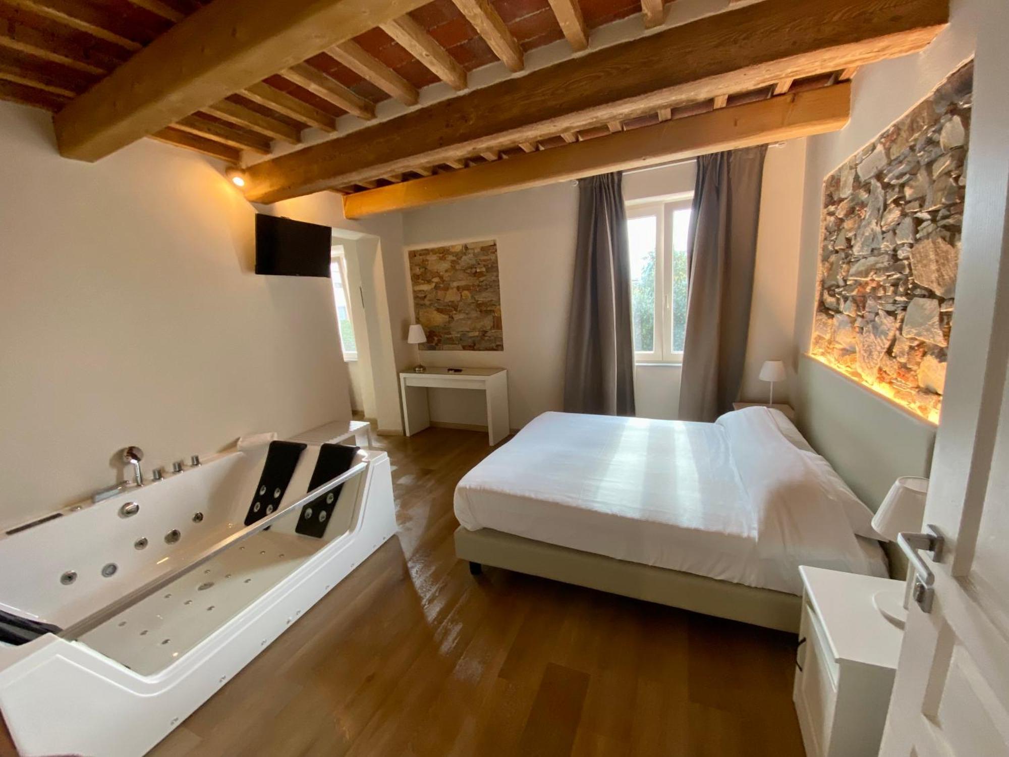 Il Tiglio Jacuzzi&Sauna Lucca Dış mekan fotoğraf
