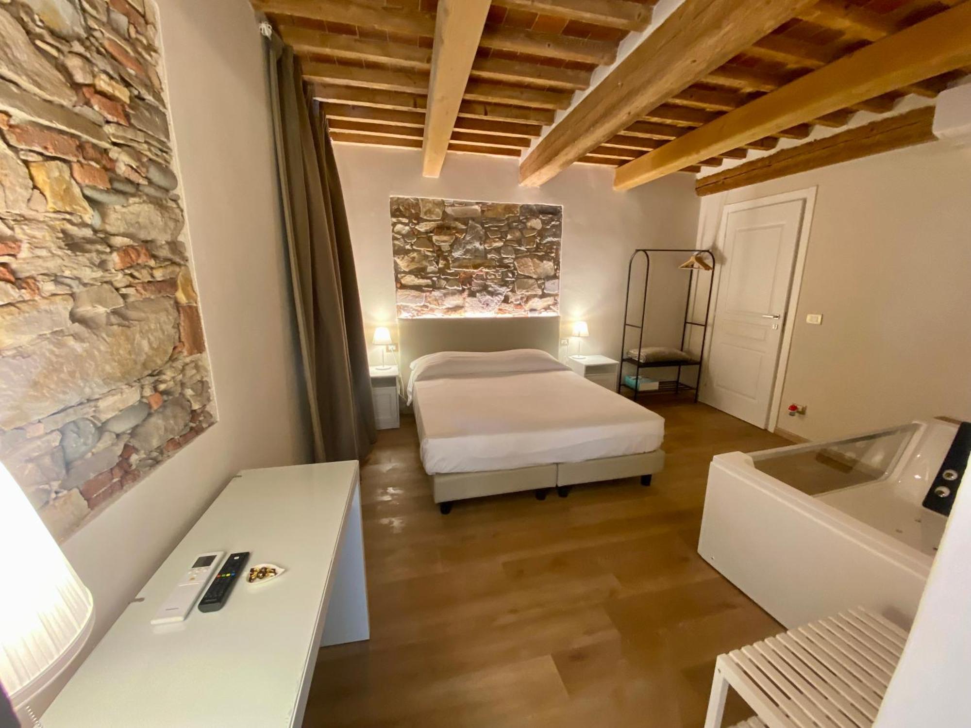 Il Tiglio Jacuzzi&Sauna Lucca Dış mekan fotoğraf